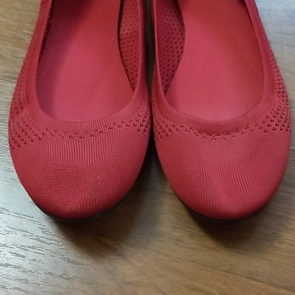 Comphy Red Shoes - Picture 6 of 6